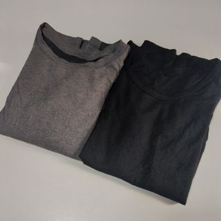 ユニクロ(UNIQLO)の120サイズ　ヒートテック　長袖　黒　極暖　濃グレー　２枚セット(Tシャツ/カットソー)