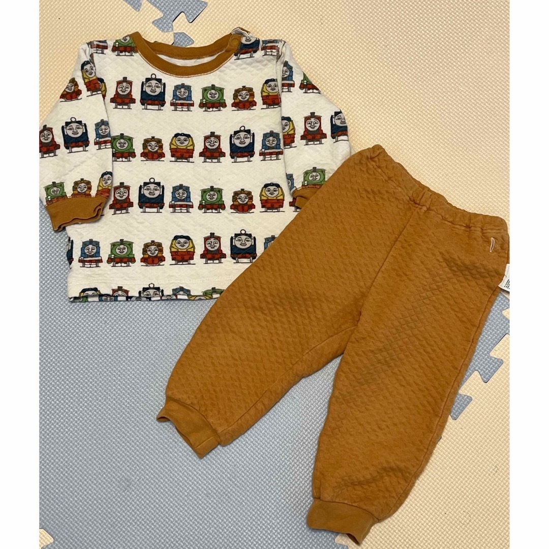 UNIQLO(ユニクロ)のUNIQLO トーマスキルトパジャマ　90 キッズ/ベビー/マタニティのキッズ服男の子用(90cm~)(パジャマ)の商品写真