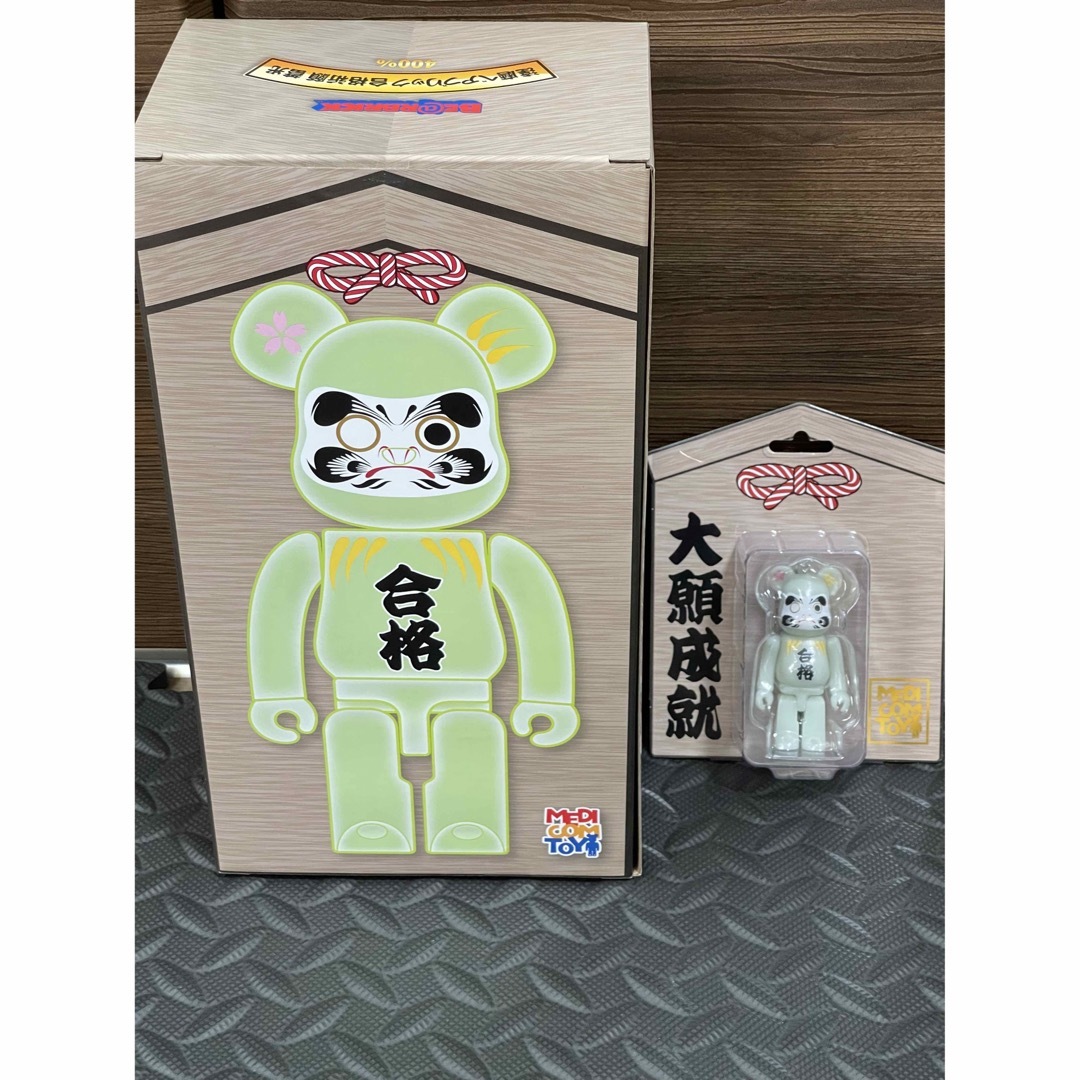 BE@RBRICK 達磨 合格 蓄光 100% 400％キャラクターグッズ