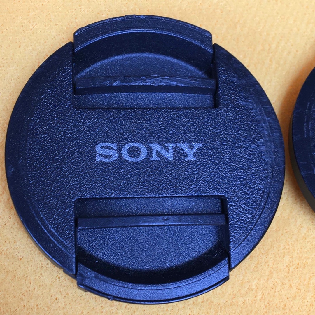 SONY(ソニー)のSONY Φ40.5mm ALC-F405S スナップ式レンズキャップ ×2個 スマホ/家電/カメラのカメラ(レンズ(単焦点))の商品写真