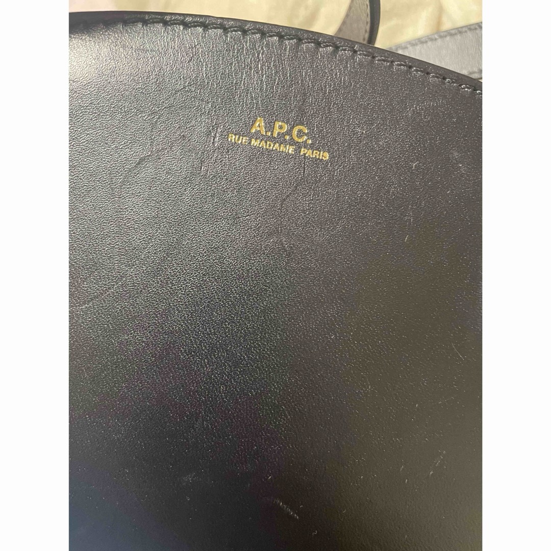 A.P.C(アーペーセー)のapc ハーフムーンショルダーバック　 レディースのバッグ(ショルダーバッグ)の商品写真