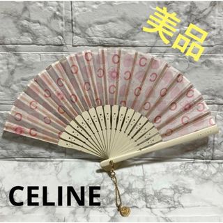 セリーヌ(celine)の美品 CELINE チャーム付き 扇子 白xピンク 花柄 マカダム(その他)