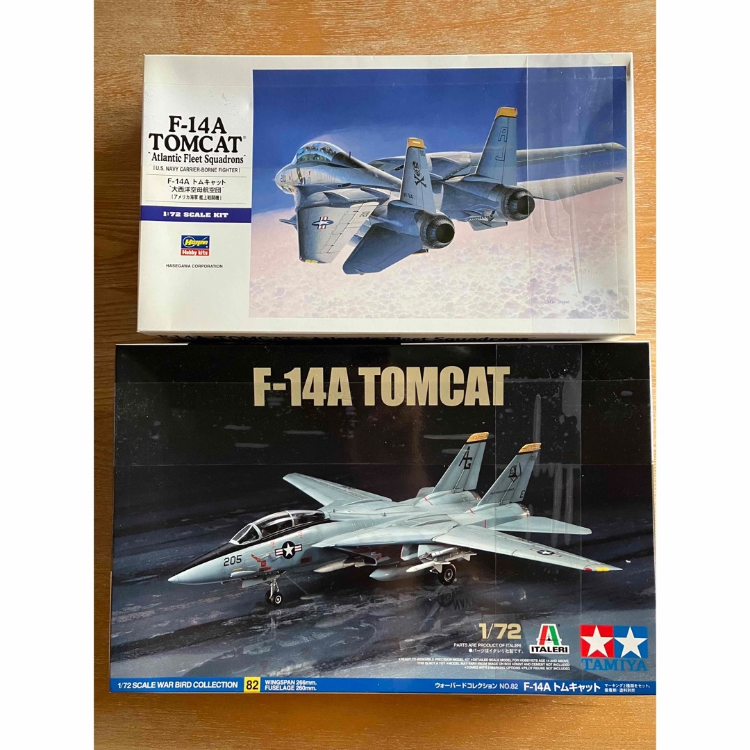 F-14A TOMCAT トムキャット2機 エンタメ/ホビーのおもちゃ/ぬいぐるみ(模型/プラモデル)の商品写真