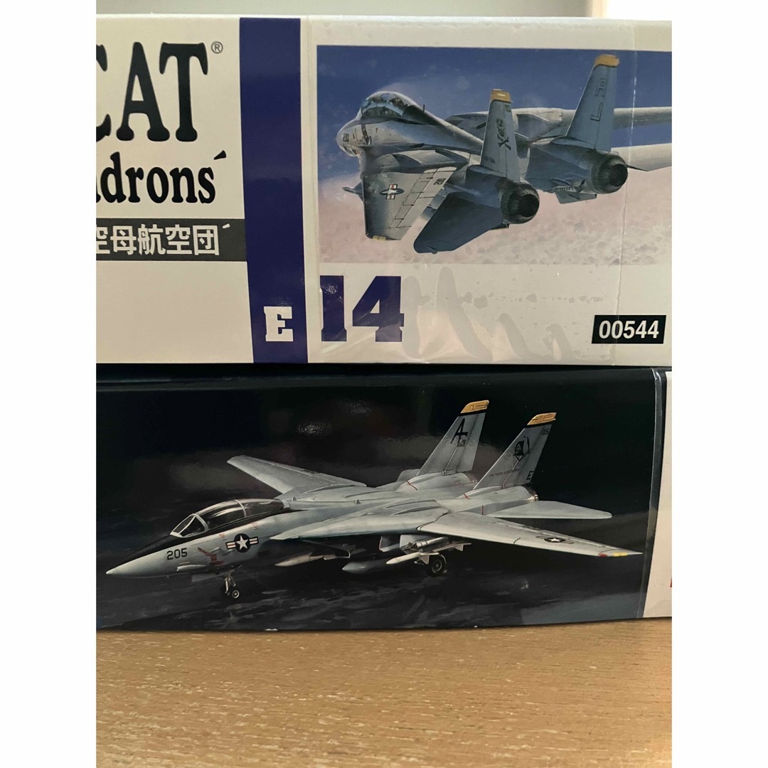 F-14A TOMCAT トムキャット2機 エンタメ/ホビーのおもちゃ/ぬいぐるみ(模型/プラモデル)の商品写真