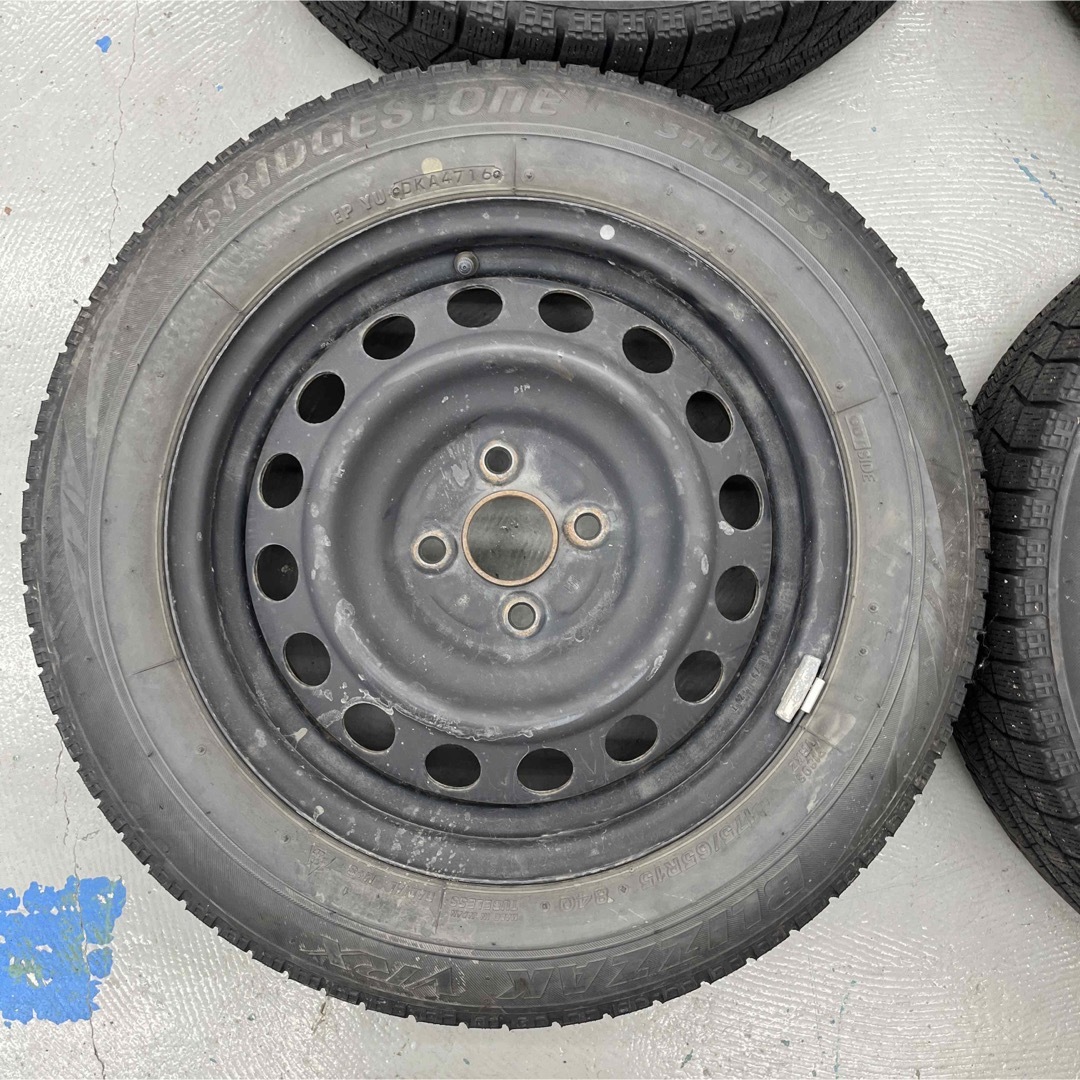 BRIDGESTONE - トヨタアクアスタッドレスタイヤ175/65R15 DAA-NHP10の