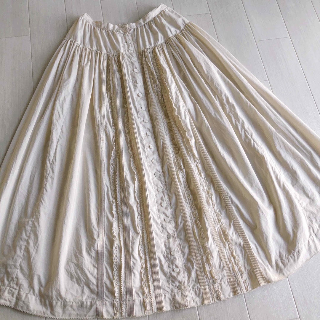 KANEKO ISAO(カネコイサオ)のカネコイサオ 綿ローン 生成色 ピンタックピコフリル スカート  レディースのスカート(ロングスカート)の商品写真