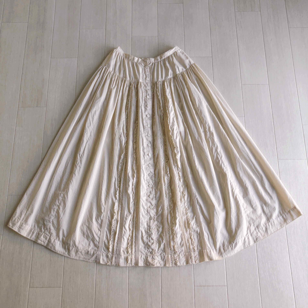KANEKO ISAO(カネコイサオ)のカネコイサオ 綿ローン 生成色 ピンタックピコフリル スカート  レディースのスカート(ロングスカート)の商品写真