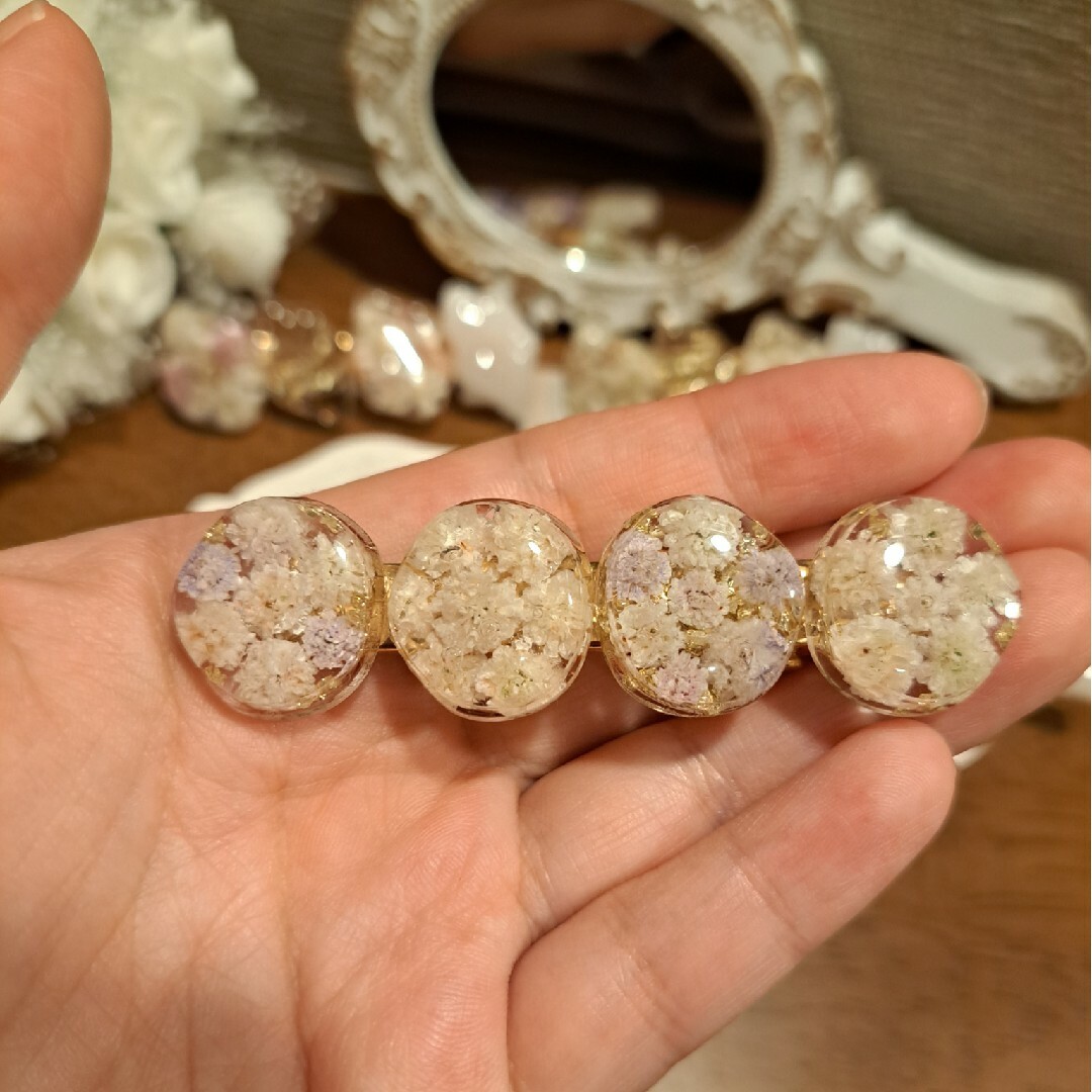 ⑤ハンドメイド　レジン　ドライフラワーヘアクリップ ハンドメイドのアクセサリー(ヘアアクセサリー)の商品写真