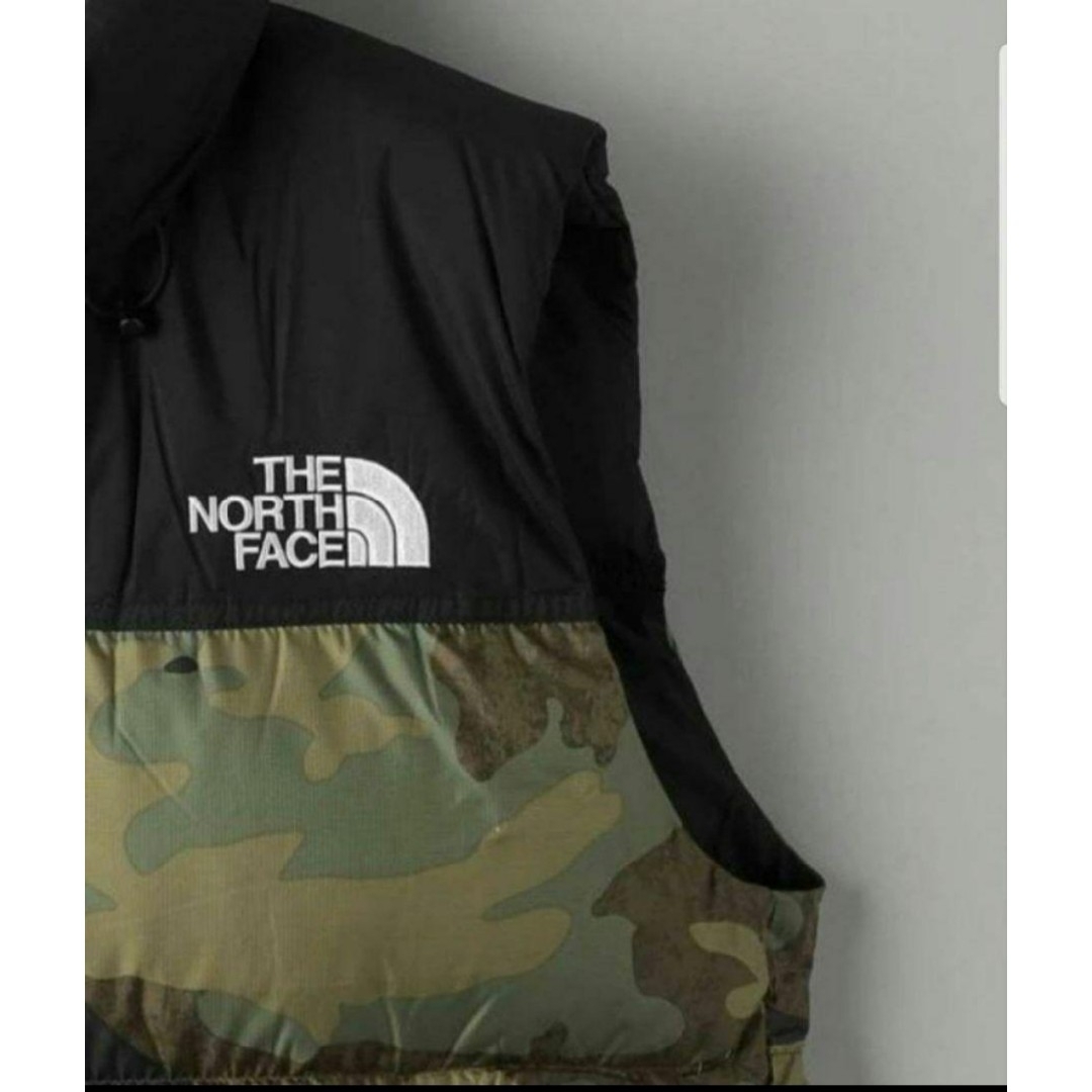 THE NORTH FACE(ザノースフェイス)の新品☆THE NORTH FACE NUPTSE VEST CAMO (S) メンズのジャケット/アウター(ダウンベスト)の商品写真