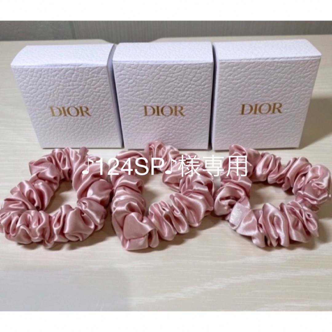 Christian Dior(クリスチャンディオール)の【新品未使用】DIOR ディオール シュシュ ヘアゴム サテンピンク×3点 レディースのヘアアクセサリー(ヘアゴム/シュシュ)の商品写真