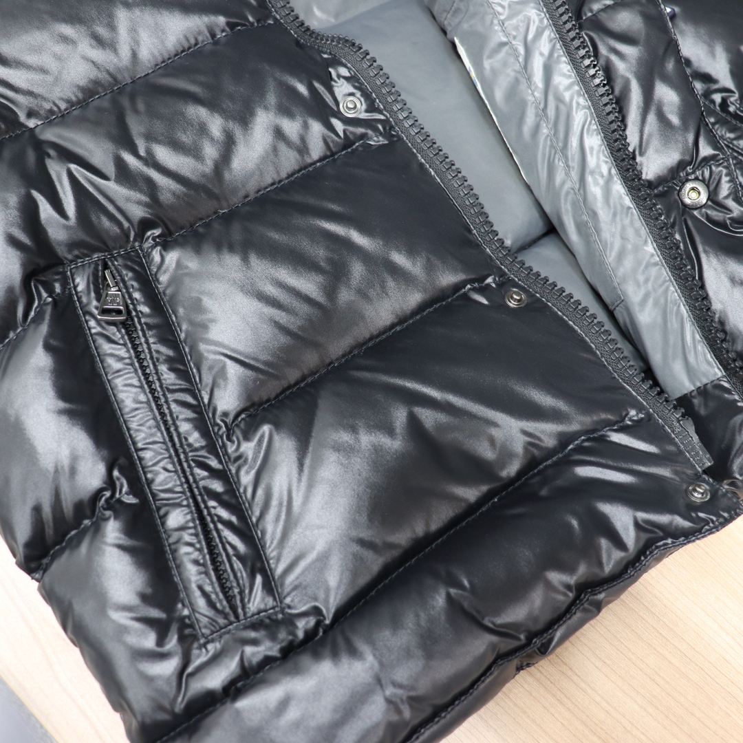 MONCLER - IT74OA4WPF5E 美品 国内正規品 MONCLER モンクレール TIB