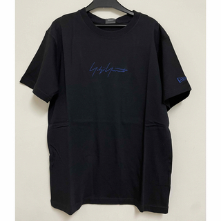 ヨウジヤマモト(Yohji Yamamoto)のH1808 ヨウジヤマモト×ニューエラ　ロゴTシャツ(Tシャツ/カットソー(半袖/袖なし))