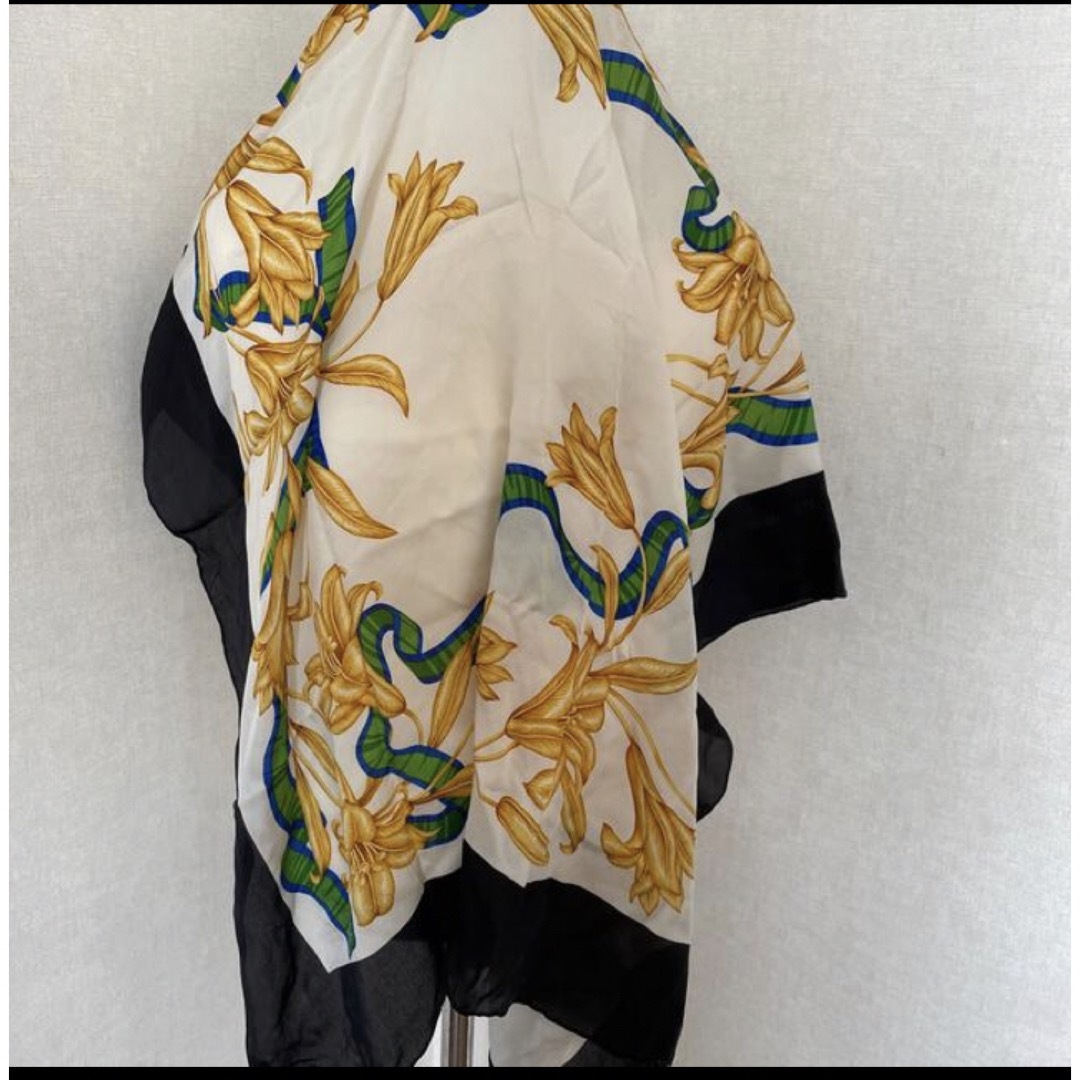 渡辺雪三郎　シルクスカーフ　大判　絹　シルク100%　ゆり　プレタポルテ レディースのファッション小物(バンダナ/スカーフ)の商品写真