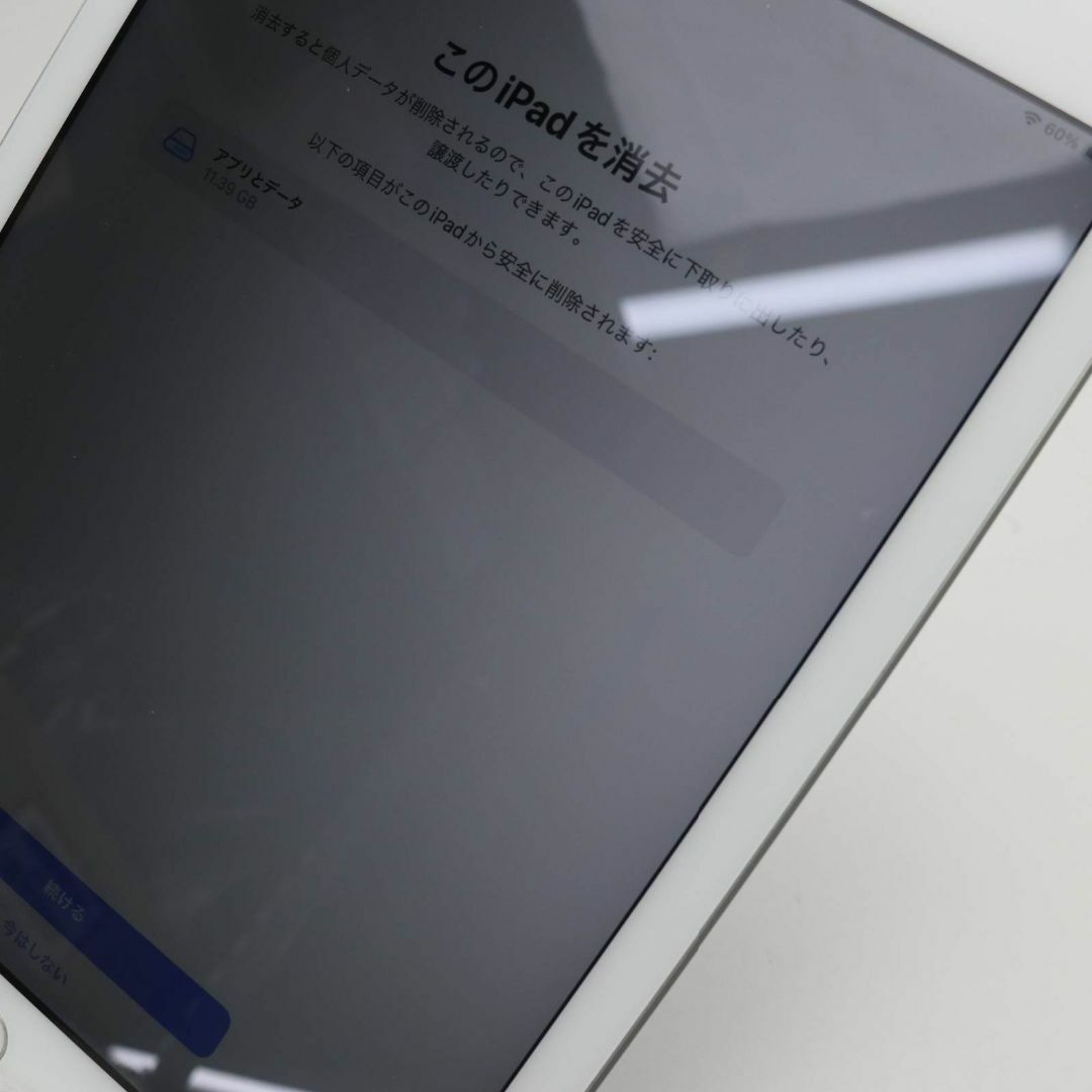 Apple(アップル)のiPad 第6世代 Wi-Fi 128GB シルバー  M111 スマホ/家電/カメラのPC/タブレット(タブレット)の商品写真