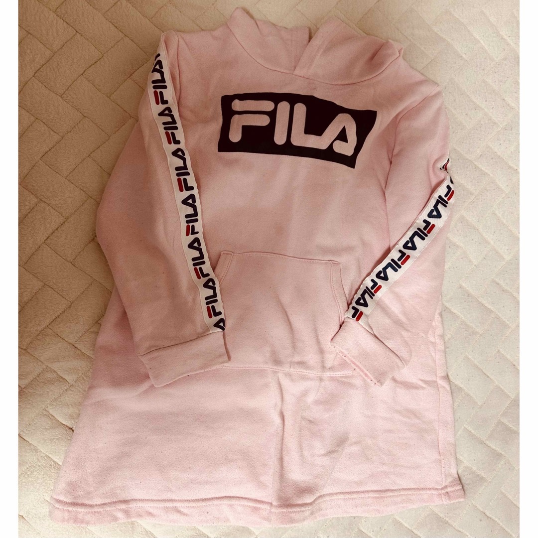 FILA(フィラ)の中古　キッズワンピース　120cm フード付き　Fila キッズ/ベビー/マタニティのキッズ服女の子用(90cm~)(ワンピース)の商品写真