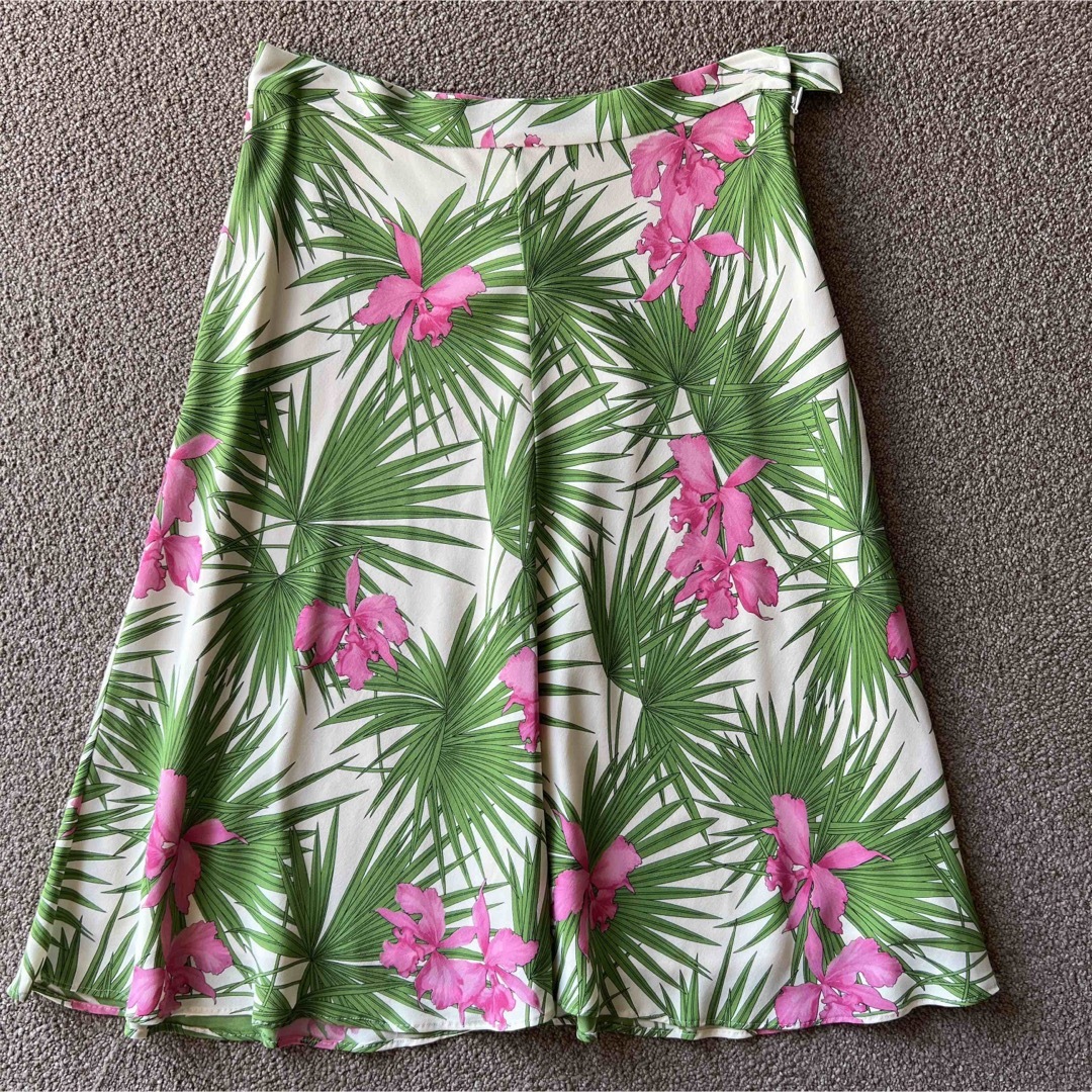 celine(セリーヌ)のCELINE  38サイズ　シルク　スカート レディースのスカート(ひざ丈スカート)の商品写真