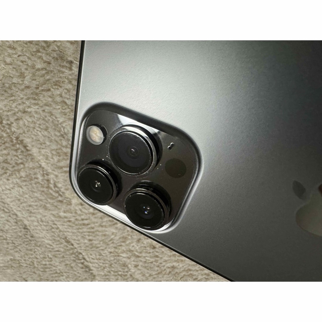 Apple(アップル)のiPhone 13 Pro グラファイト 128 GB SIMフリー　最終価格 スマホ/家電/カメラのスマートフォン/携帯電話(スマートフォン本体)の商品写真