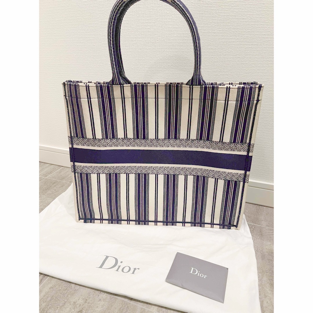 Christian Dior(クリスチャンディオール)のDiorブックトート☆ラージサイズ レディースのバッグ(トートバッグ)の商品写真