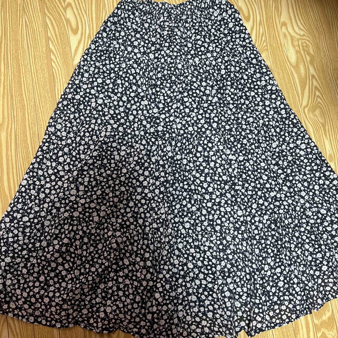 GU(ジーユー)のGU、小花柄ロングスカート レディースのスカート(ロングスカート)の商品写真