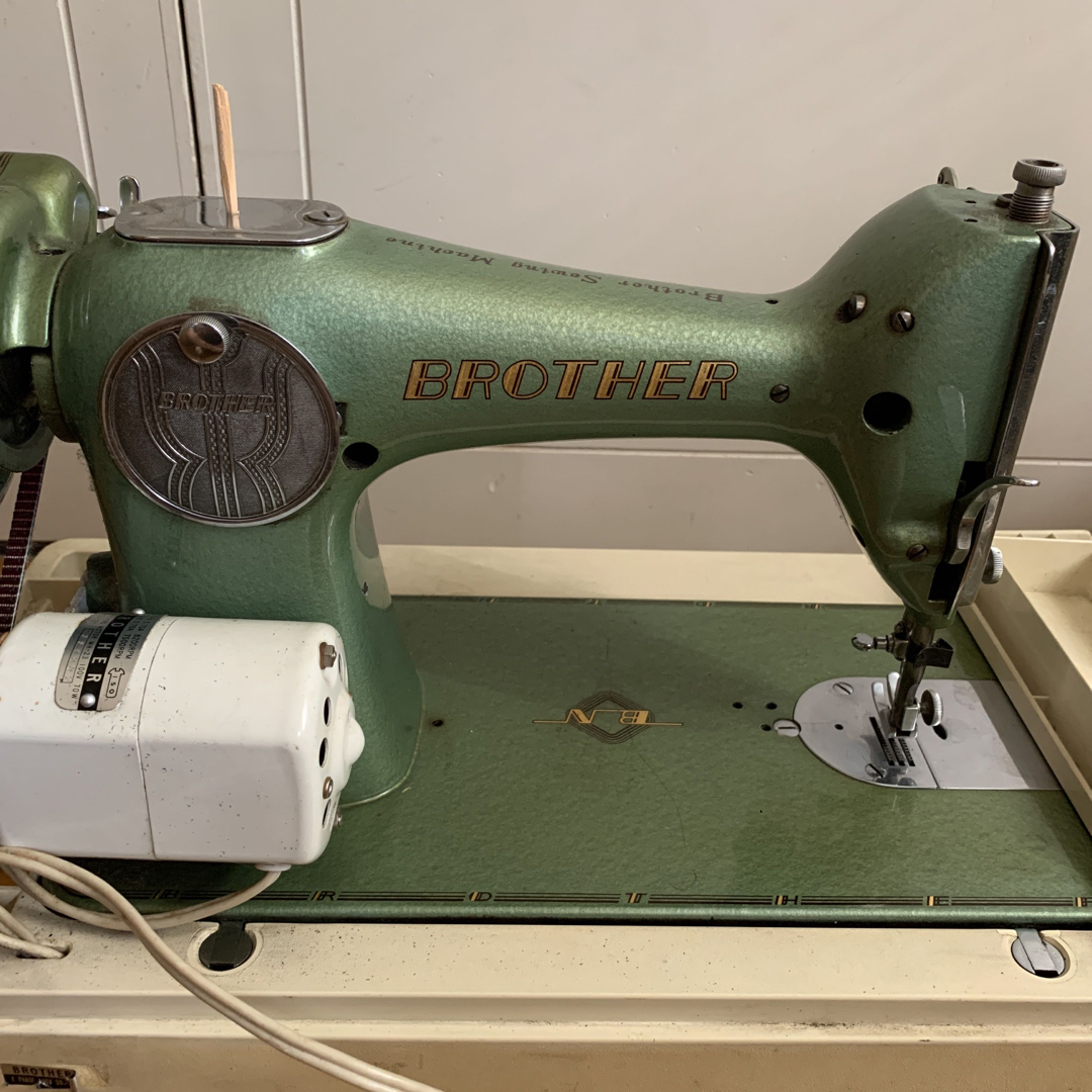 ハンドメイド その他Vintage Brother ブラザー ミシン アンティークミシン