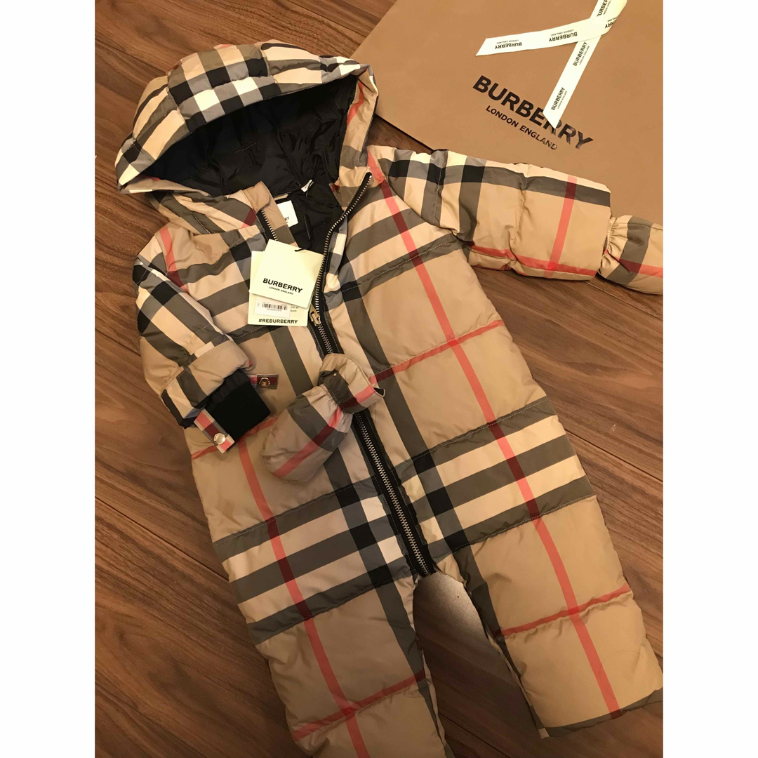 BURBERRY(バーバリー)のグッチ　フェンディ ドルガバ  バーバリー　ジャンプスーツ  ダウン　アウター　 キッズ/ベビー/マタニティのベビー服(~85cm)(ロンパース)の商品写真