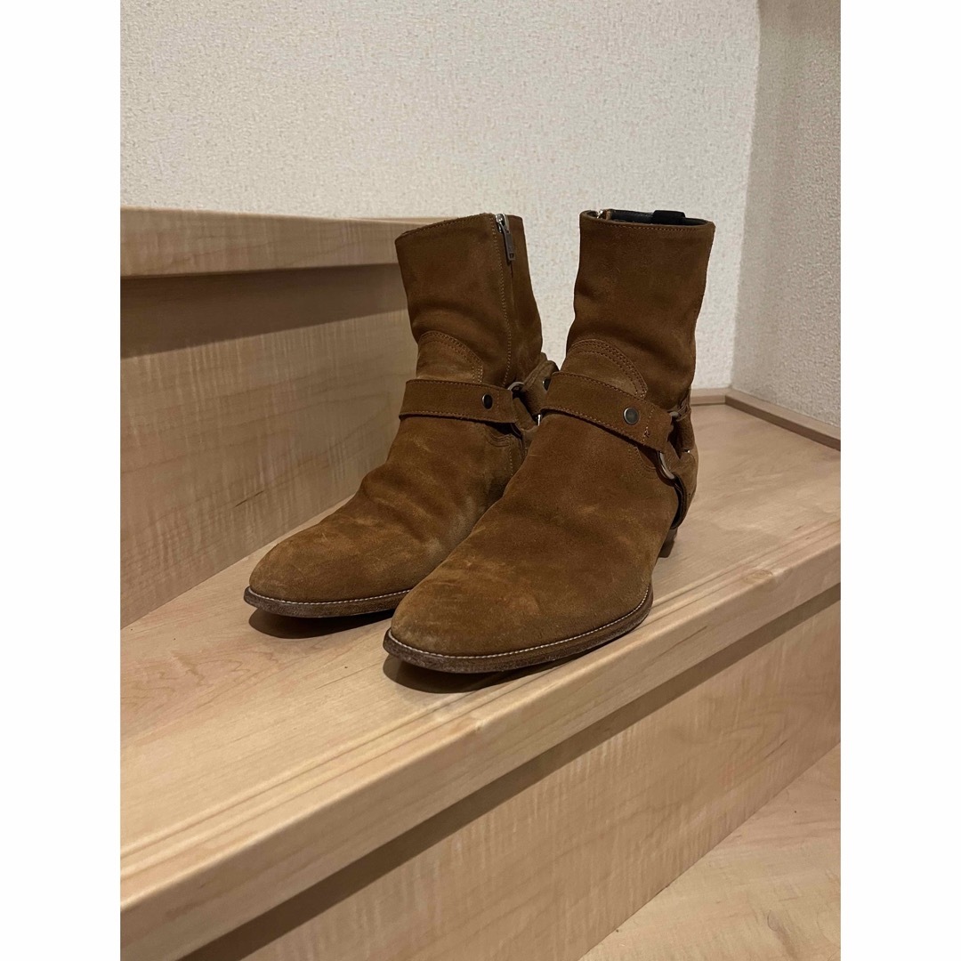 Saint Laurent(サンローラン)のsaintlaurent タン スエード ワイアット ハーネス ブーツ 43.5 メンズの靴/シューズ(ブーツ)の商品写真