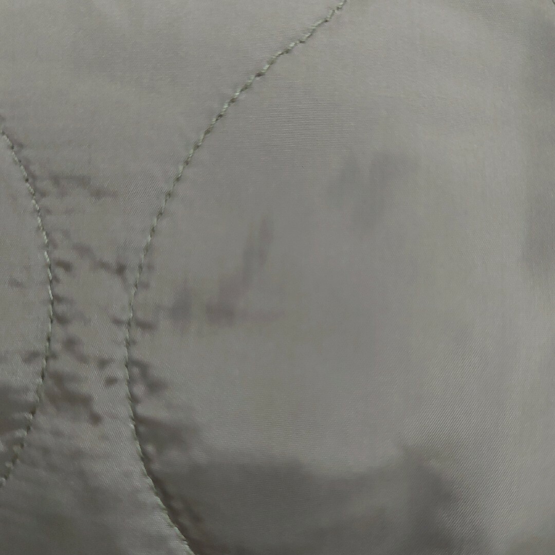 西松屋(ニシマツヤ)のダウンジャケット　アウター・カーキ色・サイズ130・ キッズ/ベビー/マタニティのキッズ服男の子用(90cm~)(ジャケット/上着)の商品写真