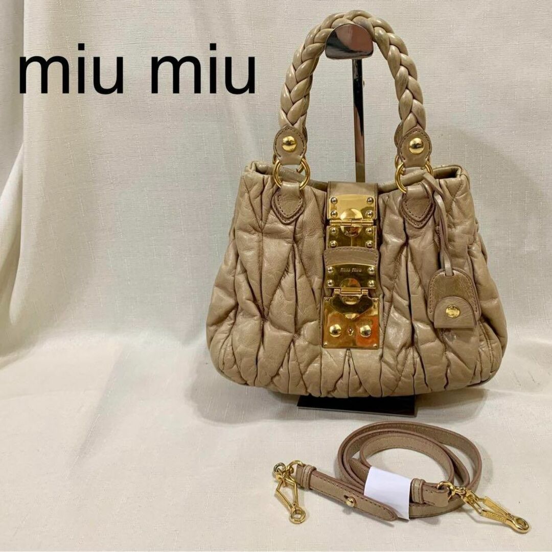 miumiu(ミュウミュウ)のmiu miu ミュウミュウ マテラッセ 2wayショルダーバッグピンクベージュ レディースのバッグ(ショルダーバッグ)の商品写真