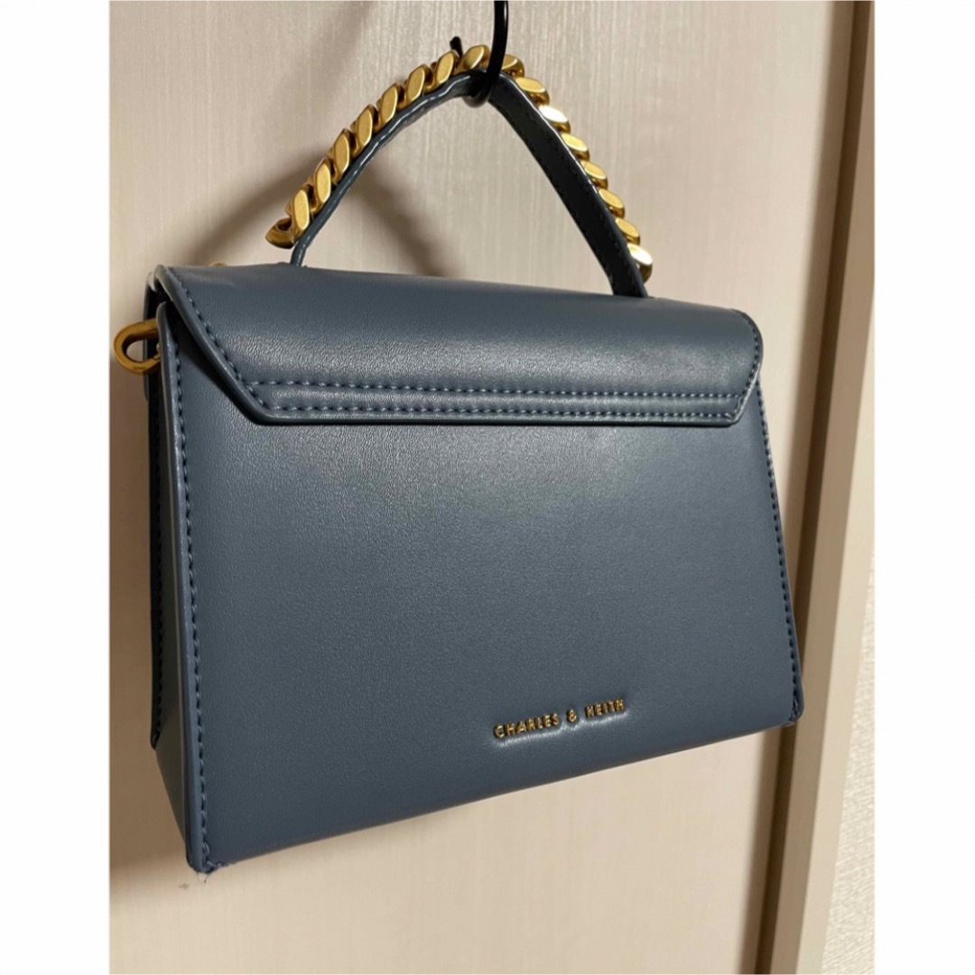 Charles and Keith(チャールズアンドキース)の【美品】Charles&Keith チャールズアンドキース ボウディテールバッグ レディースのバッグ(ハンドバッグ)の商品写真