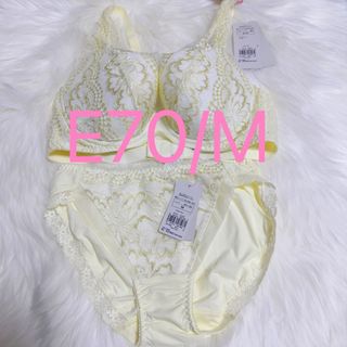 トリンプ(Triumph)のトリンプ 天使のブラ(R) スリムライン レーシィ552 ブラジャーE70/M(ブラ&ショーツセット)