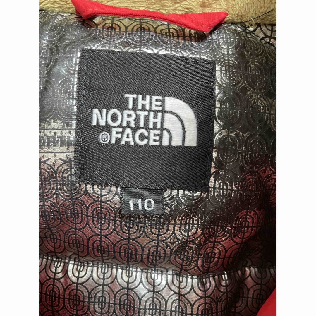 THE NORTH FACE(ザノースフェイス)の【最安値】ノースフェイス⭐︎ファー付き⭐︎ダウンジャケット⭐︎レッド キッズ/ベビー/マタニティのキッズ服男の子用(90cm~)(ジャケット/上着)の商品写真