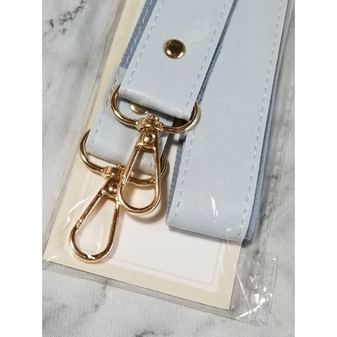 ショルダーストラップ レザー風 太幅 くすみ 水色の通販 by ゆー ショルダーストラップ レザー風 太幅 くすみ 水色の通販 by ゆー