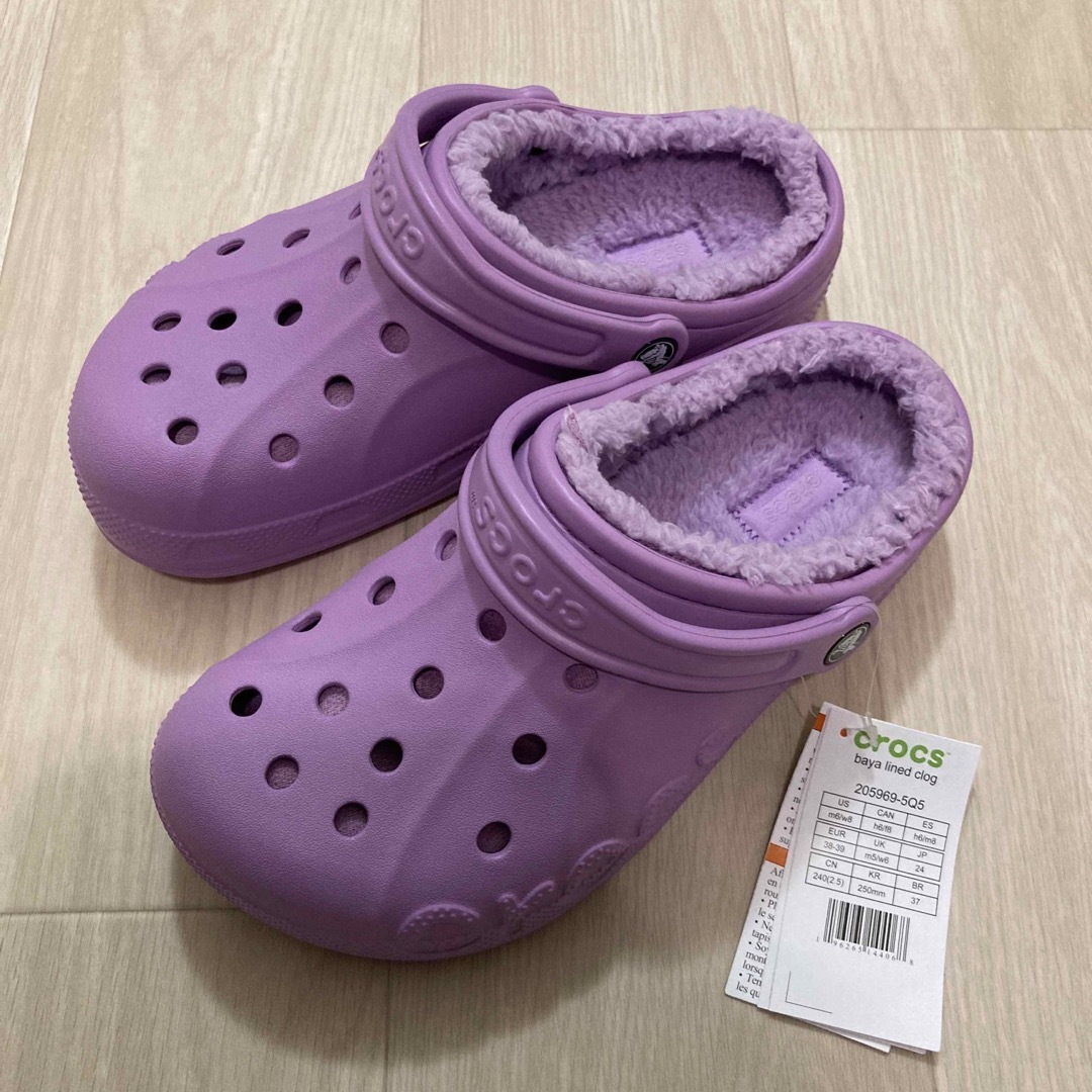 crocs(クロックス)の新品 24cm クロックス バヤ ラインド クロッグ ボア付き ピンク レディースの靴/シューズ(サンダル)の商品写真