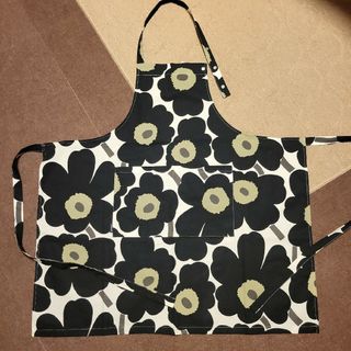 マリメッコ(marimekko)のマリメッコ　ピエニウニッコ　エプロン　ブラック(その他)