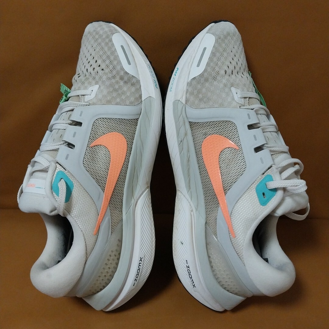 NIKE(ナイキ)のNike Air Zoom Vomero 16 26.5cm エアズームボメロ スポーツ/アウトドアのスポーツ/アウトドア その他(陸上競技)の商品写真