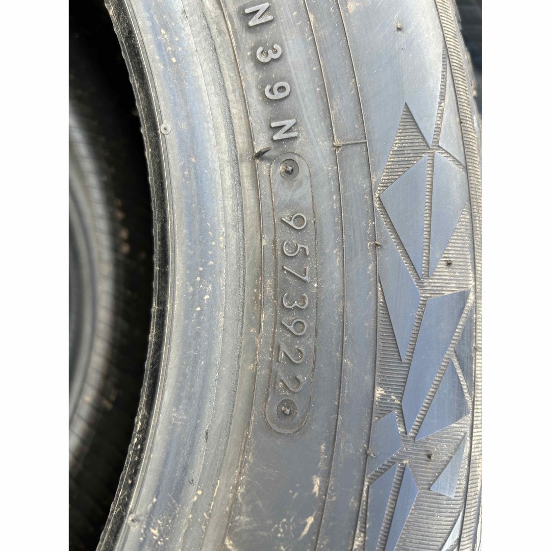 トーヨータイヤ(トーヨータイヤ)のTOYO TIRES 195/65R15 22年製　スタッドレスタイヤ 自動車/バイクの自動車(タイヤ)の商品写真