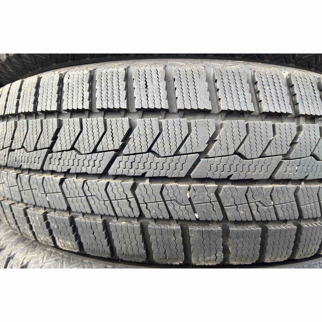 トーヨータイヤ(トーヨータイヤ)のTOYO TIRES 195/65R15 22年製　スタッドレスタイヤ 自動車/バイクの自動車(タイヤ)の商品写真