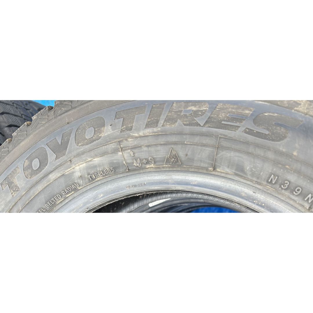 トーヨータイヤ(トーヨータイヤ)のTOYO TIRES 195/65R15 22年製　スタッドレスタイヤ 自動車/バイクの自動車(タイヤ)の商品写真