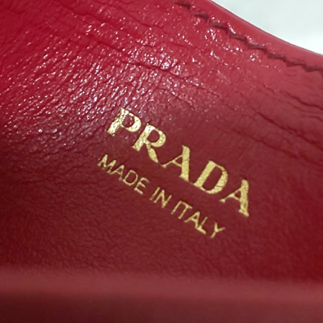 PRADA(プラダ)の【美品/伊製】PRADA グレインレザー マルチカードケース 定期入れ 名刺入れ レディースのファッション小物(名刺入れ/定期入れ)の商品写真