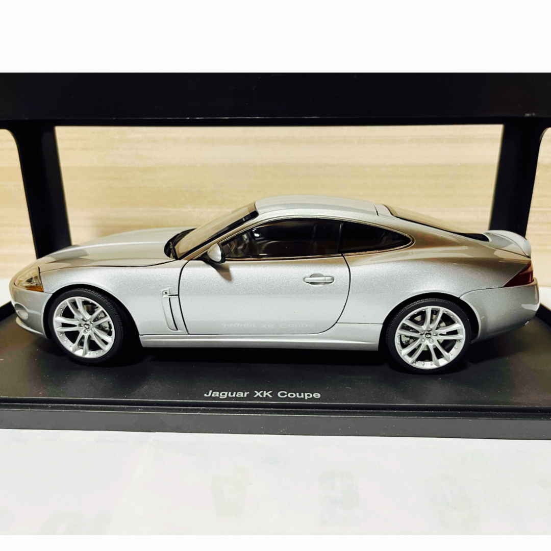 オートアート AUTOart 2007 1/18ジャガーXKクーペ2006-