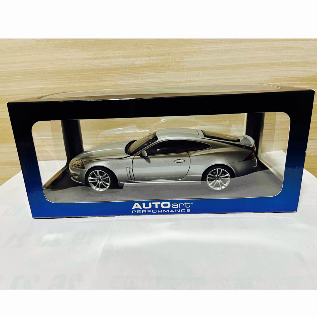 オートアート AUTOart 2007 1/18ジャガーXKクーペ2006-