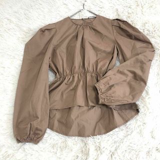 ザラ(ZARA)のZARA ペプラムボリュームスリーブ長袖ブラウス　コットン　ブラウン　S(シャツ/ブラウス(長袖/七分))