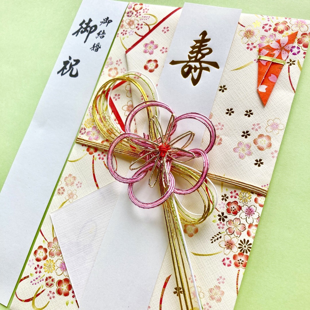 御祝儀袋(梅結び・花柄)  ご祝儀袋　お祝い袋　結婚祝い　のし袋　金封　婚礼 ハンドメイドの文具/ステーショナリー(その他)の商品写真