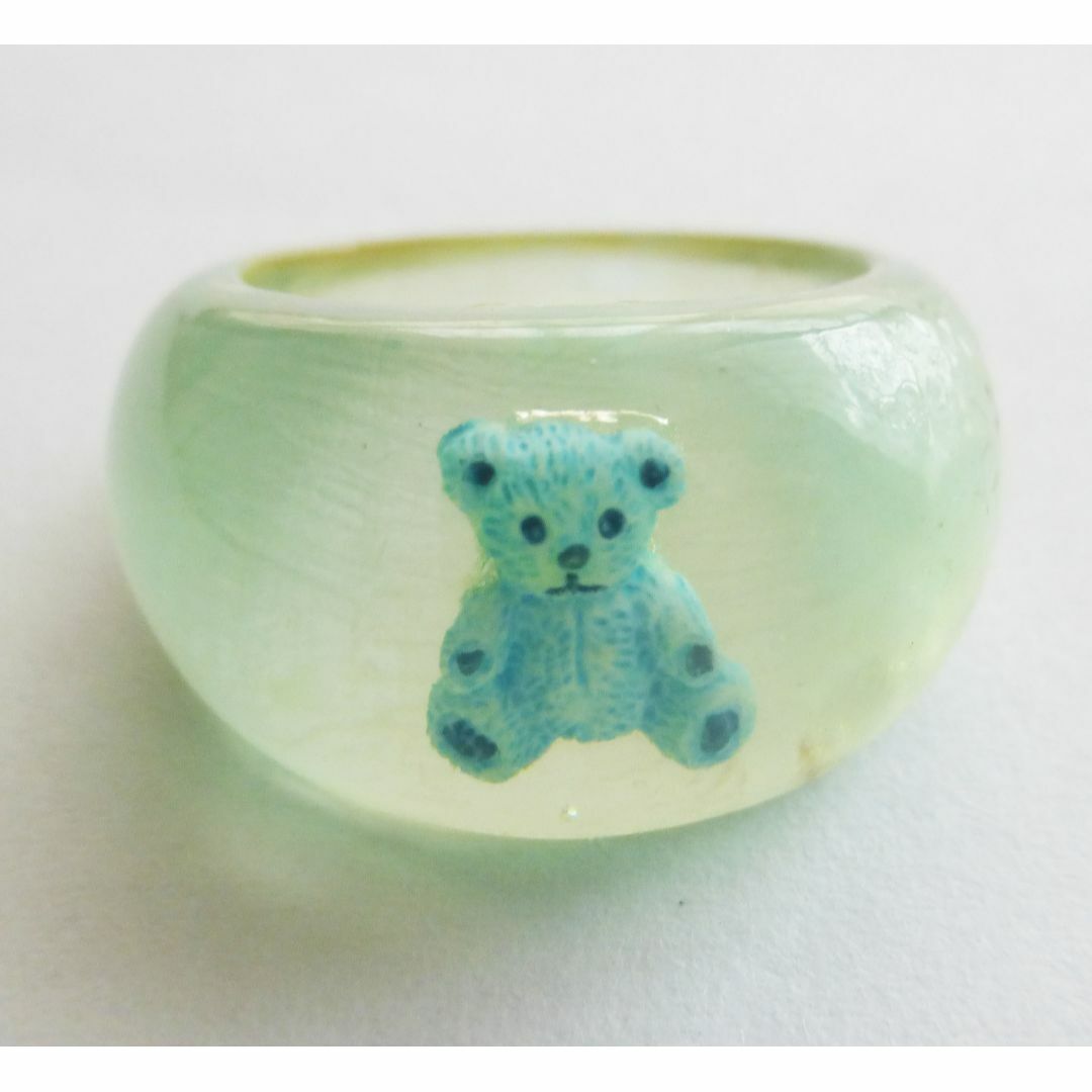 コロンと可愛いクリアな指輪　水色クマちゃん入り レディースのアクセサリー(リング(指輪))の商品写真