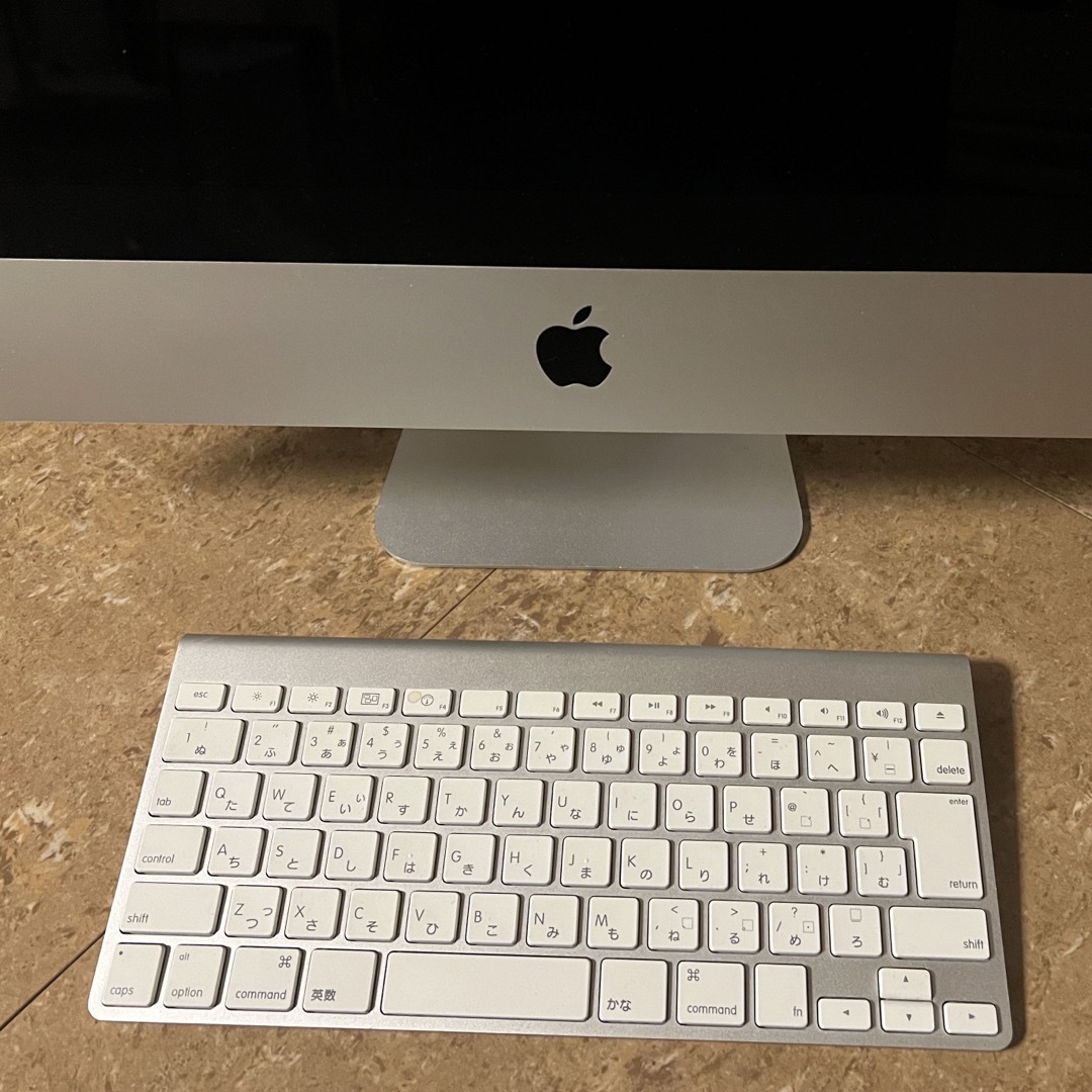 Mac (Apple)(マック)のiMac 21.5インチ　新品SSD500GB キーボード付き スマホ/家電/カメラのPC/タブレット(デスクトップ型PC)の商品写真