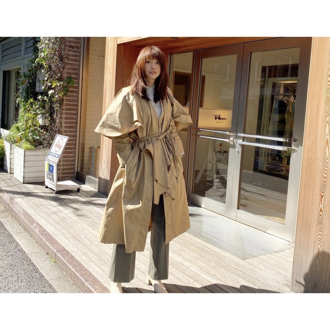 COEL☆ 2wayケープトレンチコート☆新品未使用☆美品☆送料込の COEL☆ 2wayケープトレンチコート☆新品未使用☆美品☆送料込の