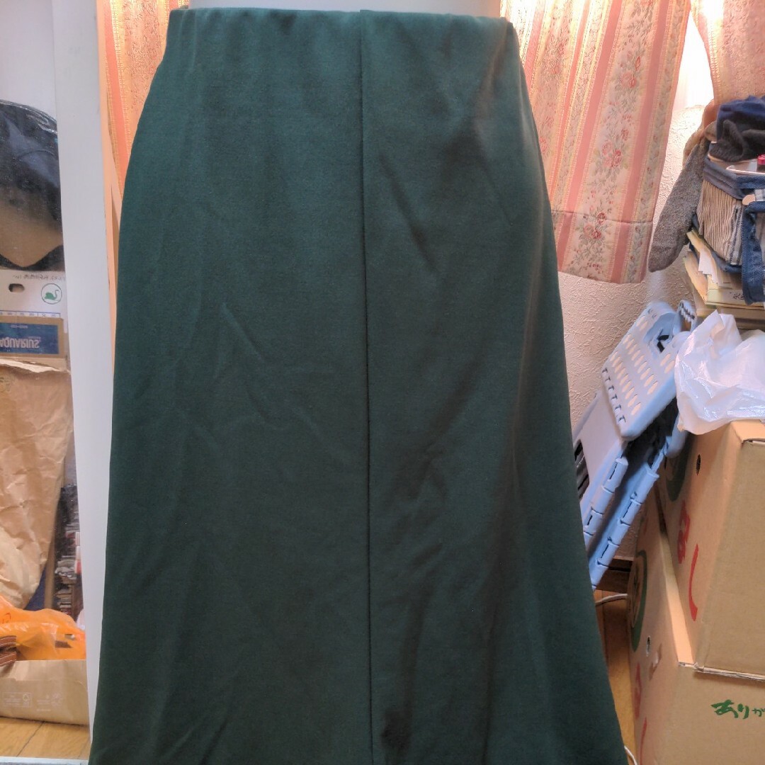 ロングスカート　緑　ウエストゴムなので伸びますM〜Ｌサイズ レディースのスカート(ロングスカート)の商品写真