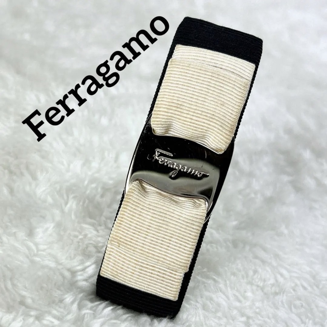 Salvatore Ferragamo(サルヴァトーレフェラガモ)のフェラガモ　Ferragamo ヴァラ　バレッタ　ツートンカラー レディースのヘアアクセサリー(バレッタ/ヘアクリップ)の商品写真