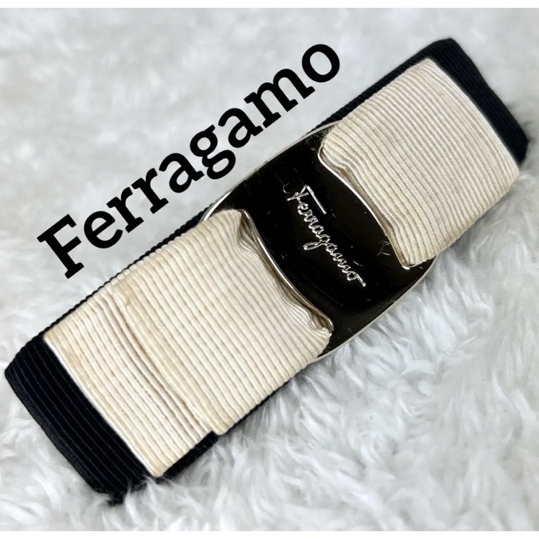 Salvatore Ferragamo(サルヴァトーレフェラガモ)のフェラガモ　Ferragamo ヴァラ　バレッタ　ツートンカラー レディースのヘアアクセサリー(バレッタ/ヘアクリップ)の商品写真