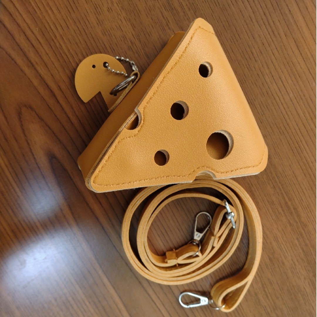 チーズ型　ミニバッグ レディースのバッグ(ショルダーバッグ)の商品写真
